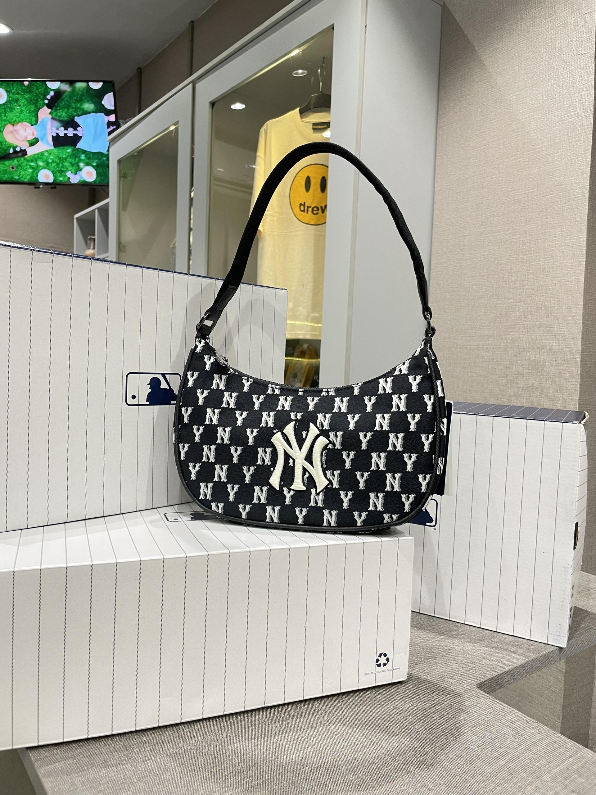 Giày thể thao, Balo thể thao, Nón thể thao, Thương hiệu giày nổi tiếng, Giày Adidas, Giày Nike, Balo Nike, Balo Adidas, Nón Nike, Nón Adidas