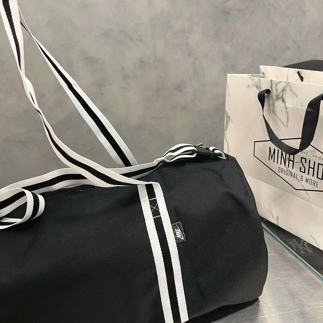 giày thể thao chính hãng, giày nike chính hãng, giày adidas chính hãng, giày newbalance chính hãng, giày converse chính hãng, giày puma chính hãng, giày vans chính hãng, giày asics chính hãng, giày everlast chính hãng, nước hoa chính hãng, ba lô, dép, dép quai ngang