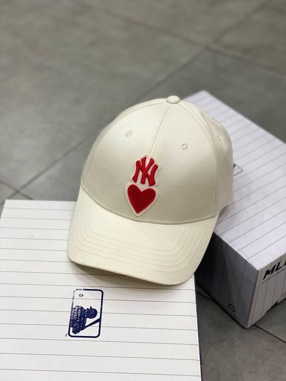 Giày thể thao, Balo thể thao, Nón thể thao, Thương hiệu giày nổi tiếng, Giày Adidas, Giày Nike, Balo Nike, Balo Adidas, Nón Nike, Nón Adidas