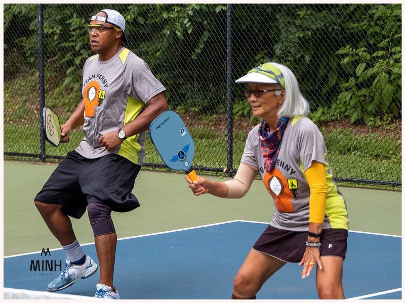 Hướng dẫn cách cầm vợt Pickleball đúng kỹ thuật cho người mới