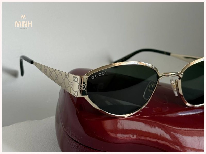 Logo Gucci luôn được in rõ ràng sắc nét