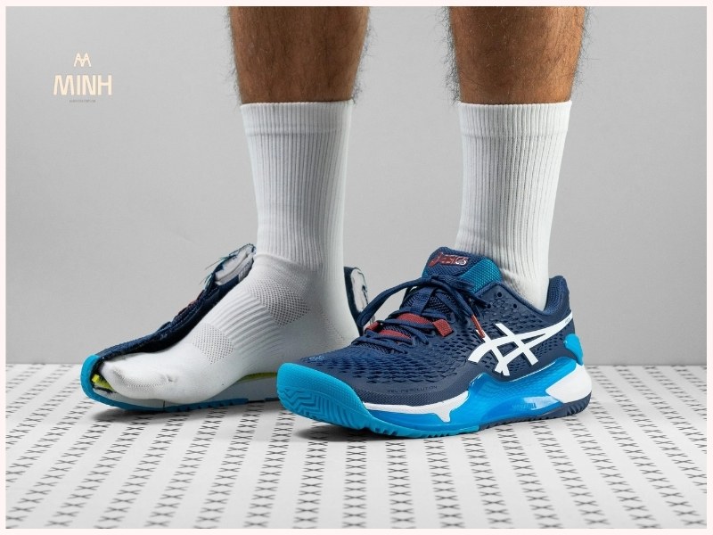 Asics Gel Resolution là dòng giày nổi bật với độ ổn định cao