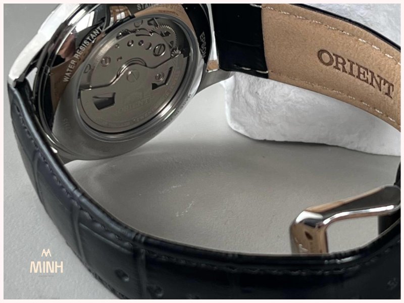 Đồng hồ Orient chính hãng có dây da mềm và chắc chắn 