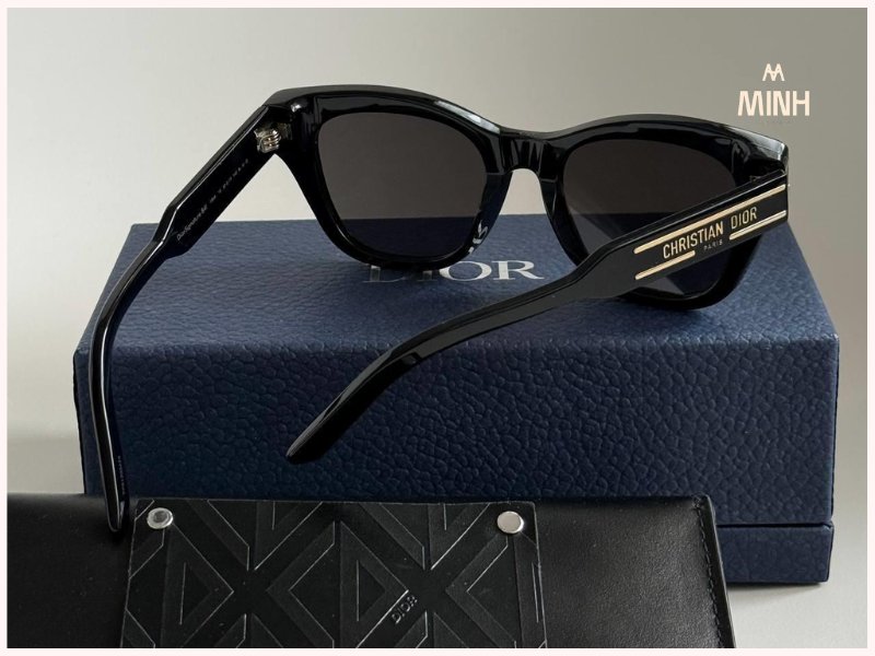 Kính Christian Dior Signature B4I 10A0 Black Butterfly Sunglasses