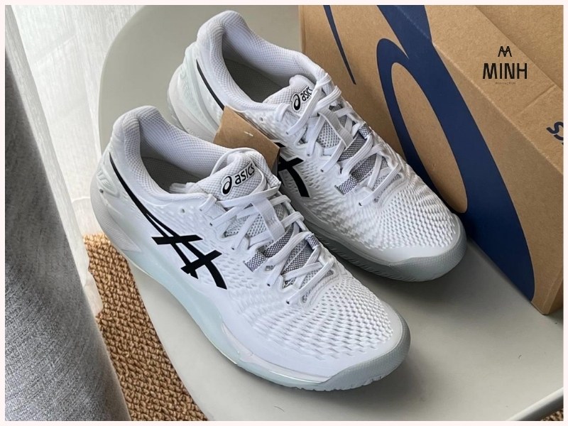 Giày Asics Gel Resolusion 9 với thiết kế thể thao chắc chắn