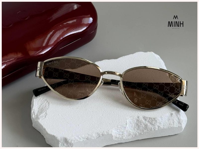 Kính Gucci chính hãng đem lại cảm giác cầm rất chắc tay 