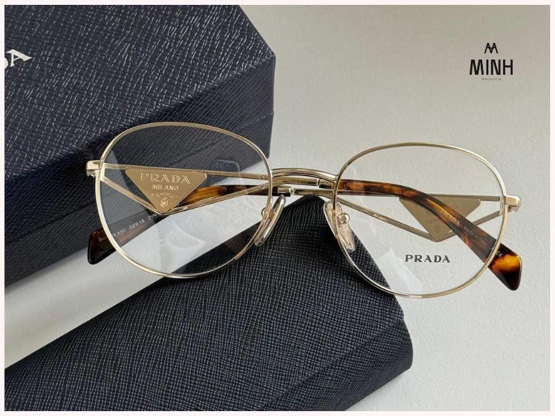 Prada có đa dạng các loại gọng kính khác nhau